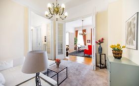 Elegant & Stylish Apartment City Center